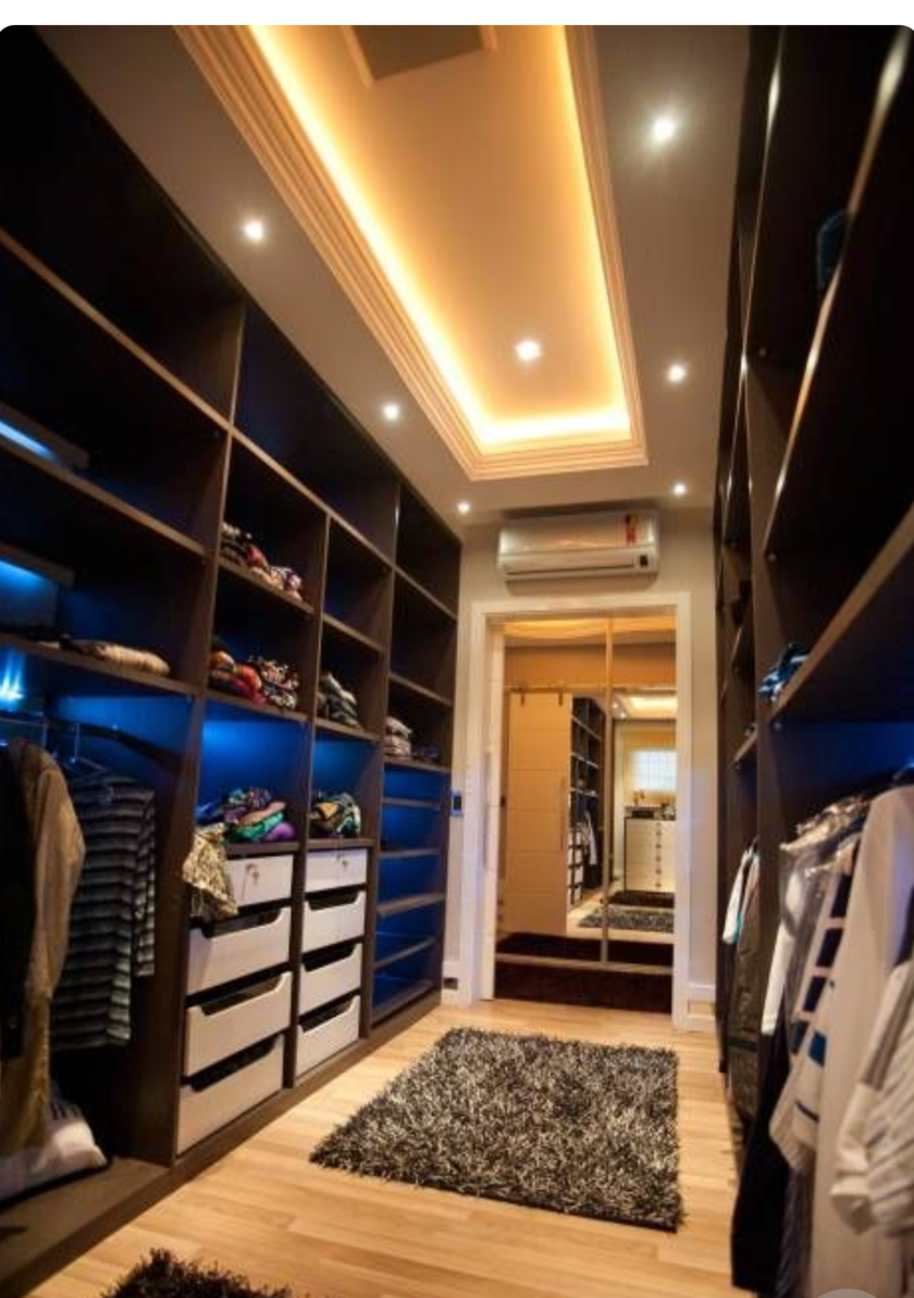 Большая открытая гардеробная комната с комбинированным наполнением Балаково