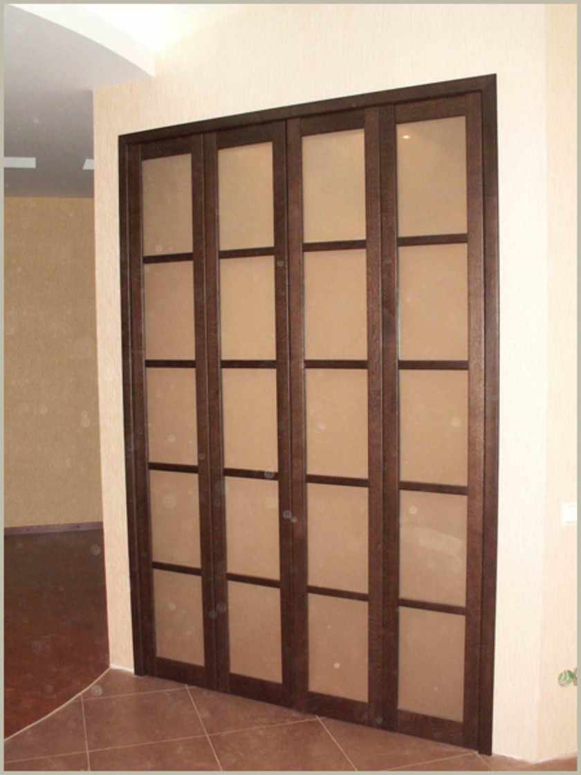 Двери гармошка с матовым стеклом и накладными разделителями Балаково