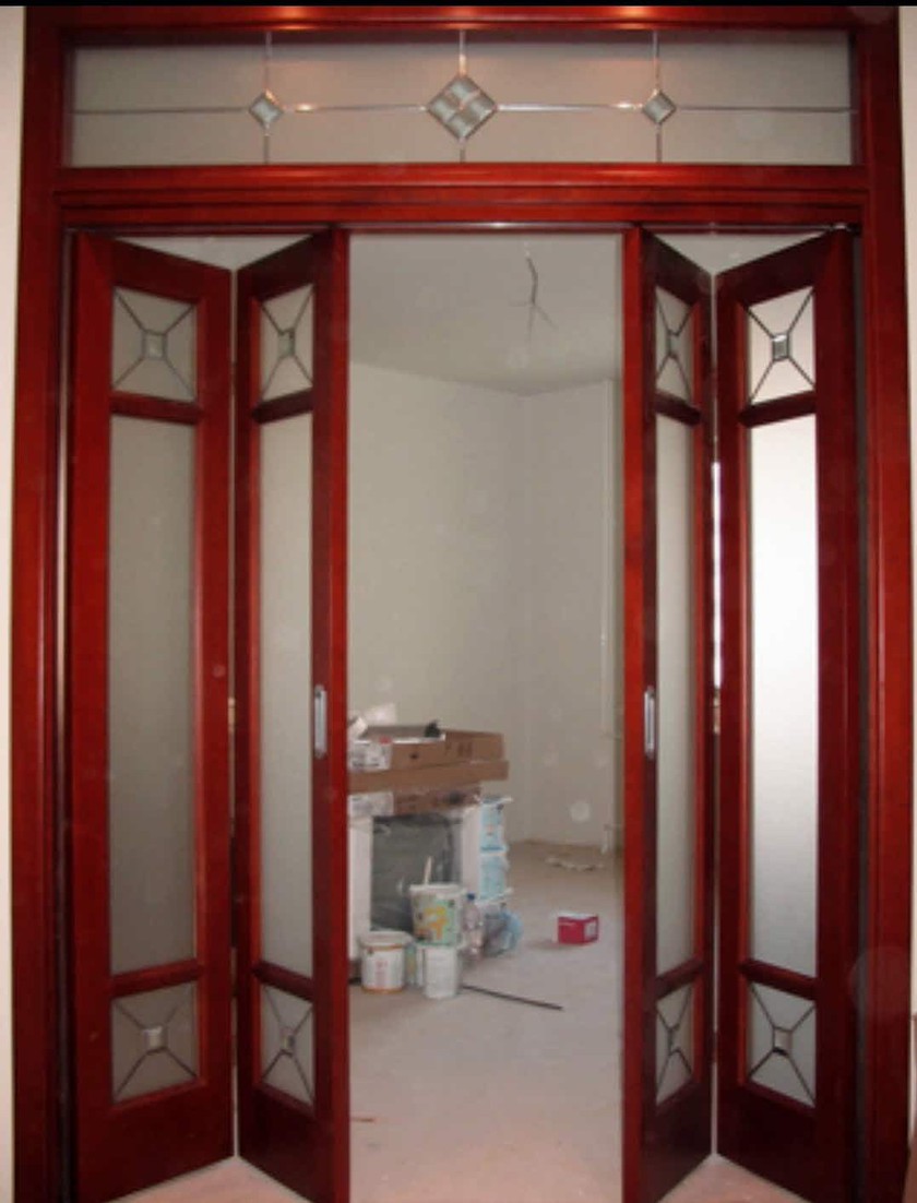 Дверь гармошка с декоративными стеклянными вставками Балаково