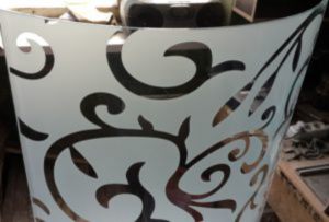 Стекло радиусное с пескоструйным рисунком для радиусных дверей Балаково